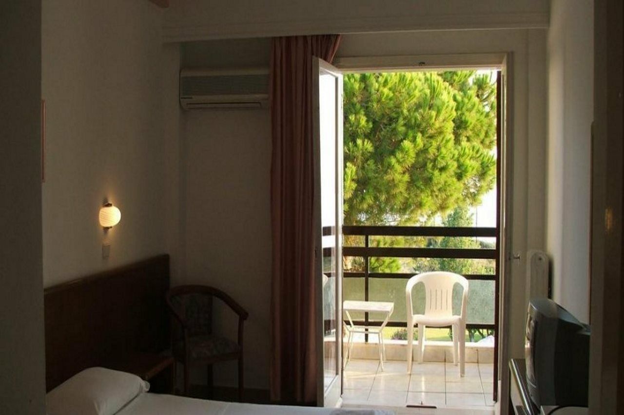 Irinna Hotel Svoronata Esterno foto