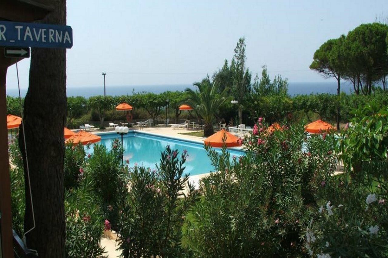 Irinna Hotel Svoronata Esterno foto